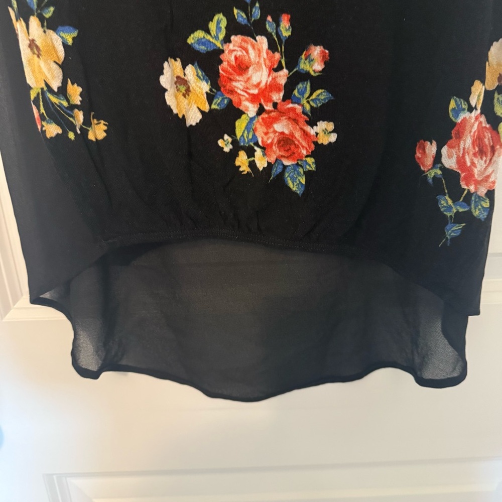 Paper Crane Black Floral Tank Top - Picture 4 of 6
